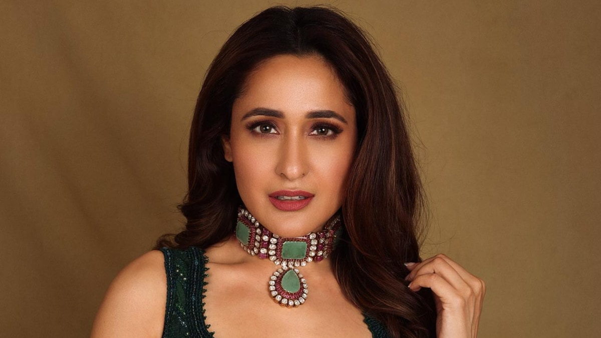 Pragya Jaiswal Looks Sizzling In This Emerald Green Sequined Lehenga, See Pics