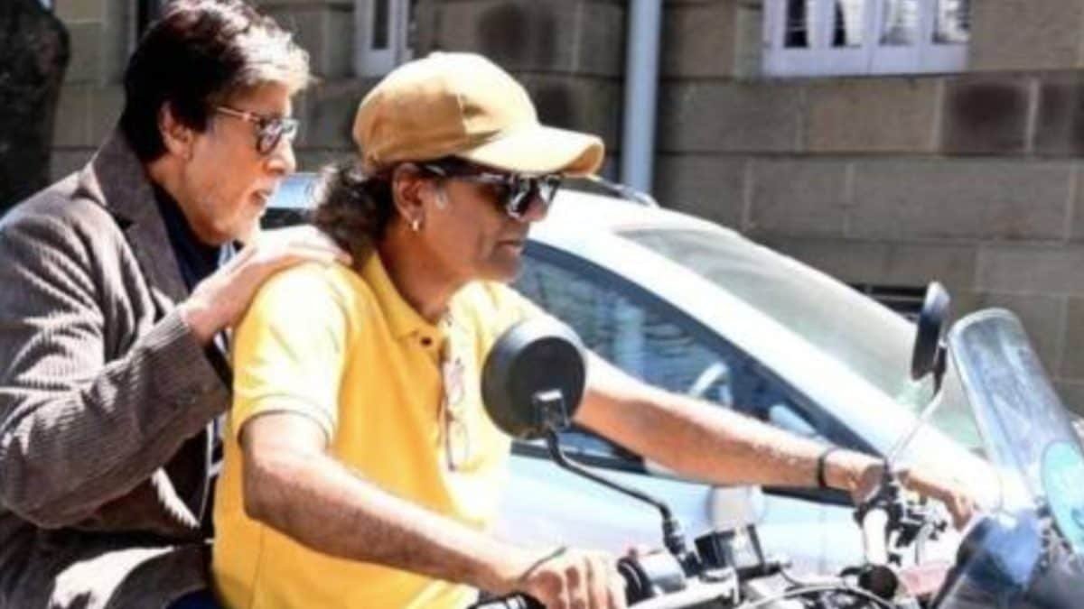 Amitabh Bachchan Defends Himself Against Helmet Row; Says ‘Had Seen Akshay Kumar Do This…’