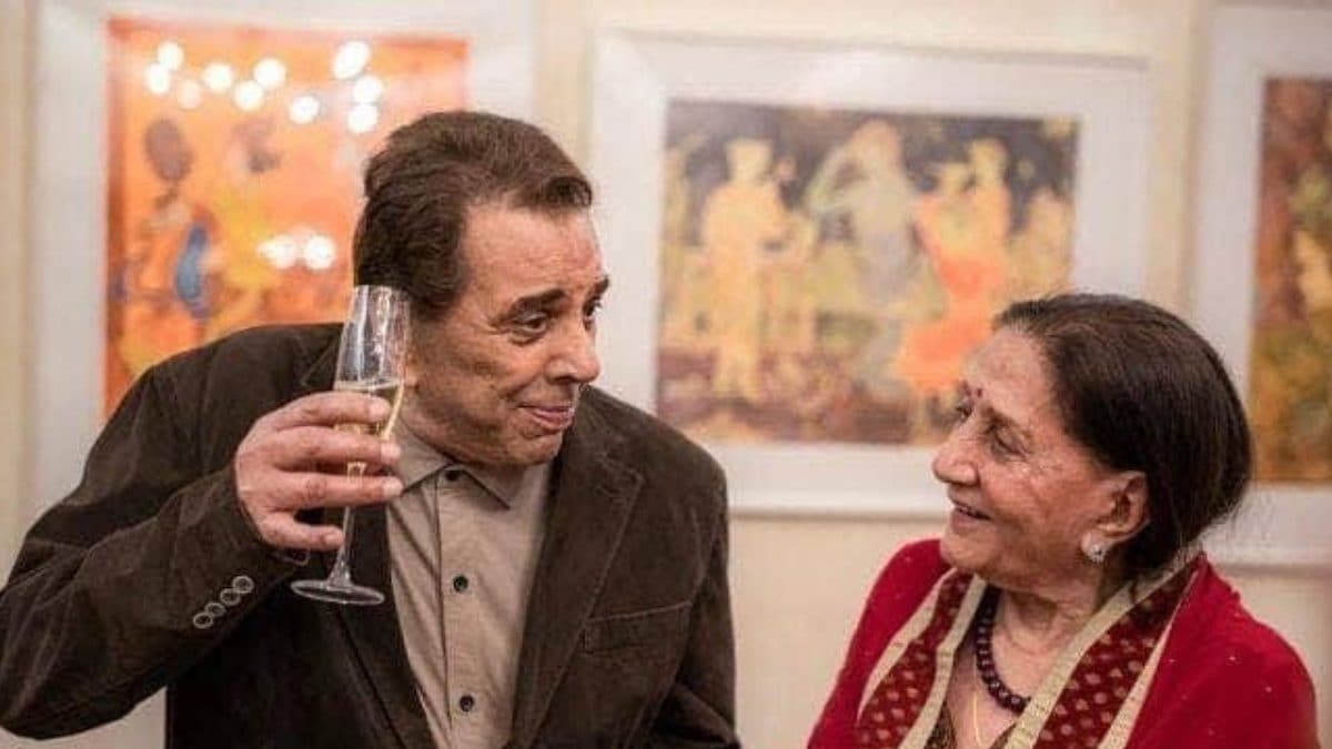 Dharmendra, 1st Wife Prakash Kaur Share Hearty Moment Together In Rare Pic from Karan Deol’s Wedding