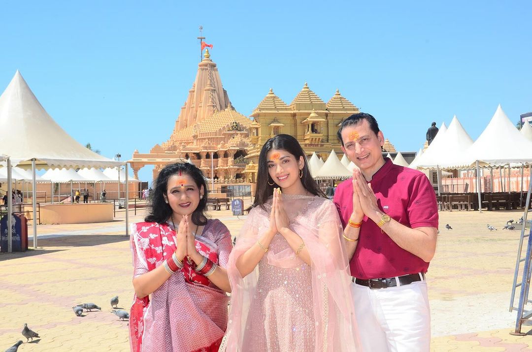 Digangana Suryavanshi shares serene pictures with parents from Somnath on Mahashivratri