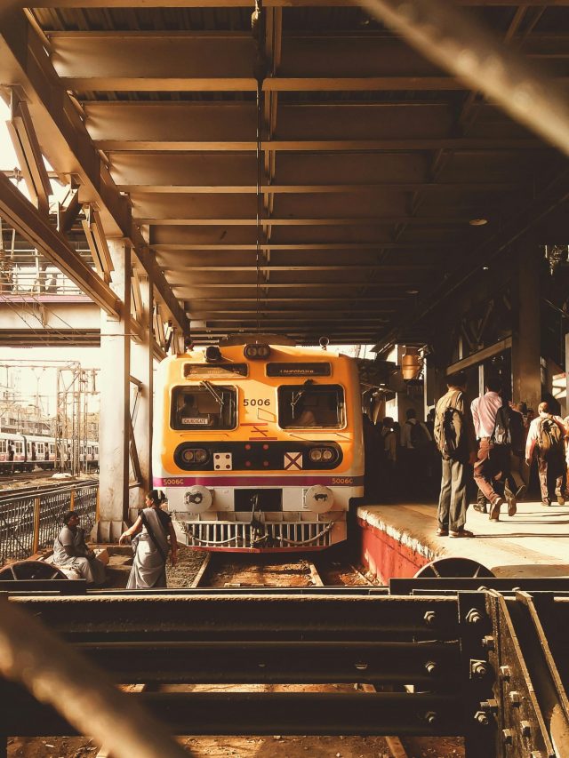 8 Dishes Worth Trying At India’s Iconic Railway Stations