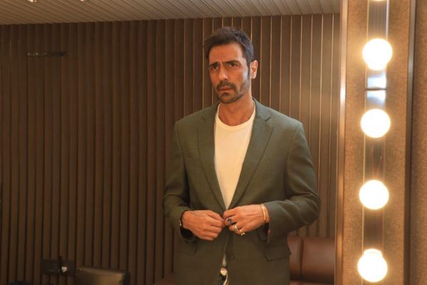 Arjun Rampal kickstarts the shoot of Aditya Dhar’s next