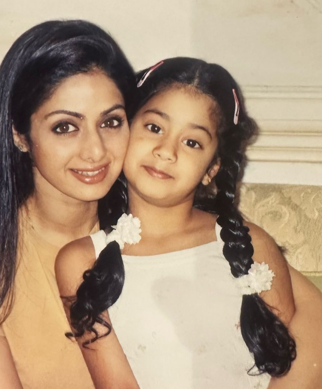 Janhvi Kapoor & Mom Sridevi