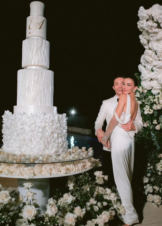 Amy Jackson-Ed Westwick with wedding cake