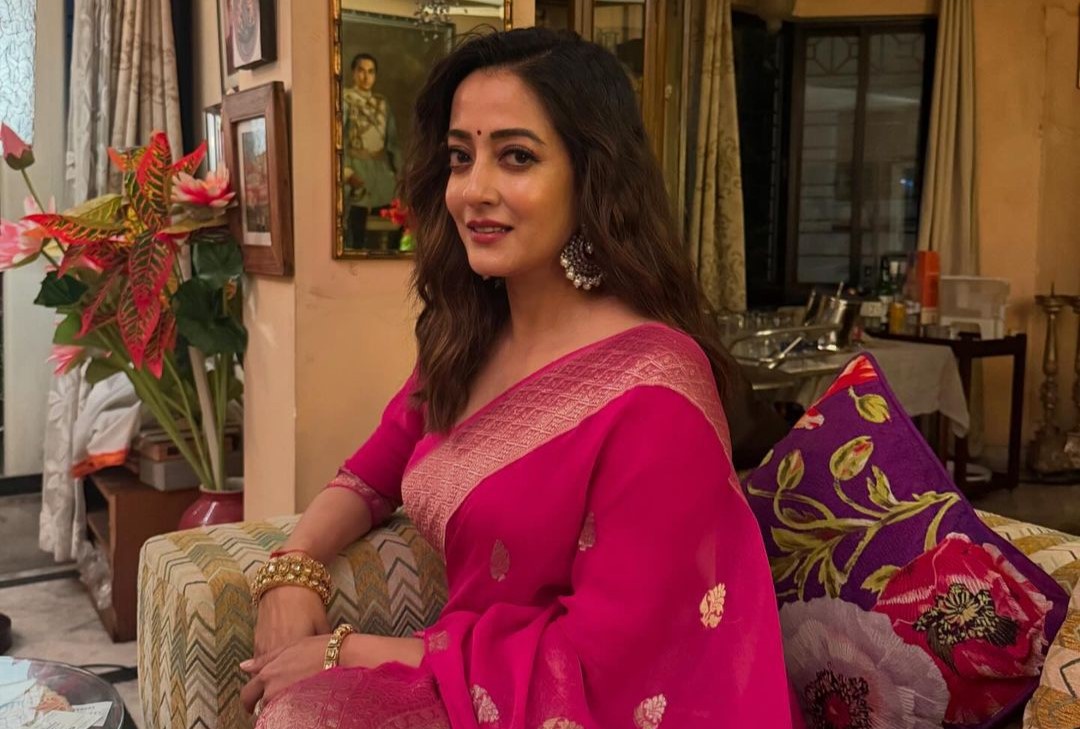 Raima Sen radiates elegance in Pink Banarasi Sari during Durga Puja celebrations