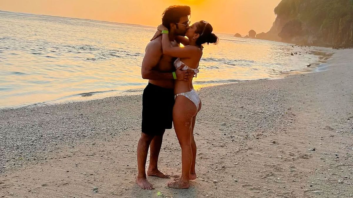 Aadar Jain Shares A Kissing Picture With Alekha Advani On Birthday