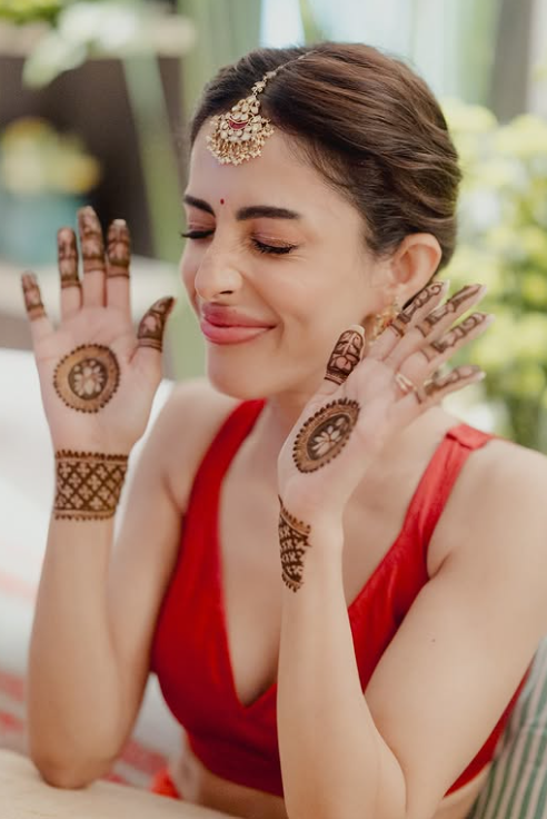 Priya Banerjee shows her Mehendi 