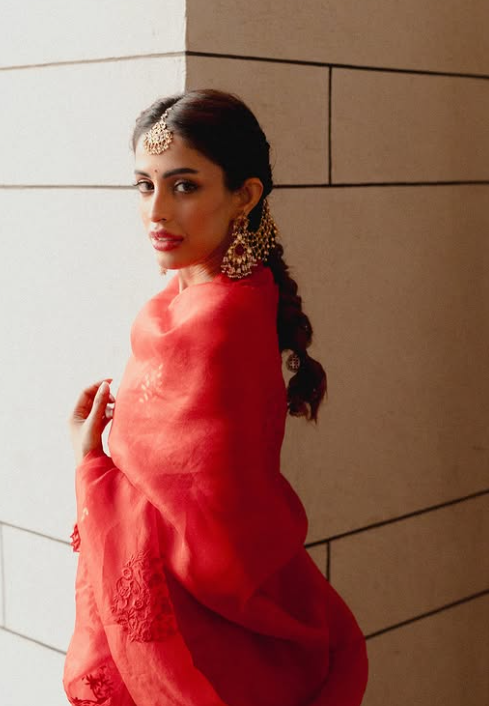 Priya Banerjee's mehendi outfit